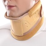 گردنبند طبی سخت چانه دار پاک سمن کد 039 سایز S