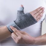 مچ کف بند نئوپرنی شست دار پاک سمن کد 127 طوسی سایز L